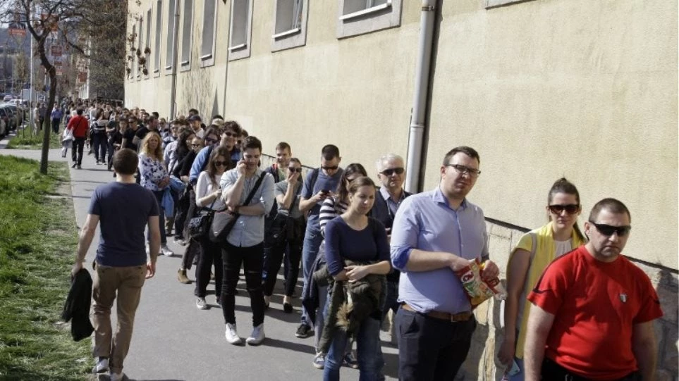 Εκλογές στην Ουγγαρία: Προβάδισμα του Όρμπαν, τεράστιες ουρές στα εκλογικά κέντρα